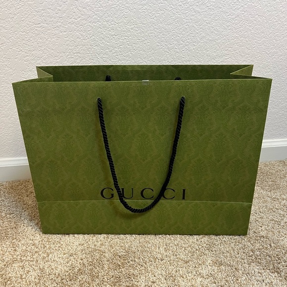 Gucci Gift Bag Large Green Card Stock 18' X 14'
X 6.5'.EUC - Picture 3 of 7
